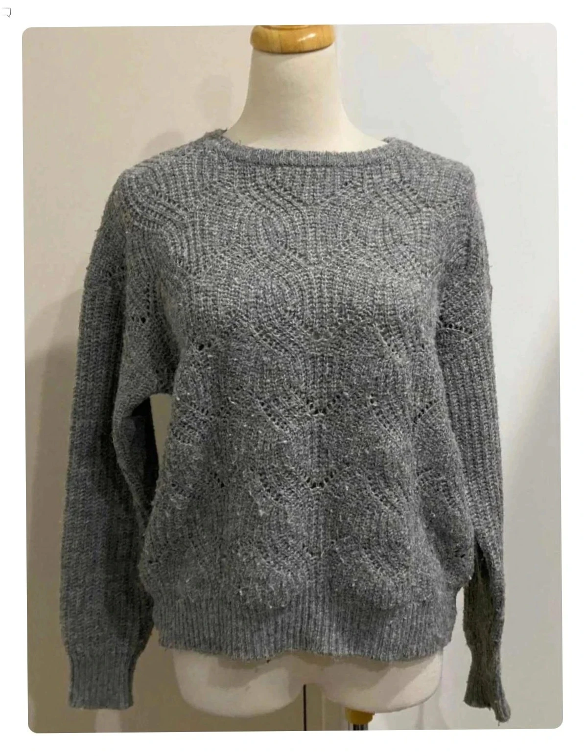 Pull en maille Kiabi grise - Joli style travaillé Taille XS/S 🩶